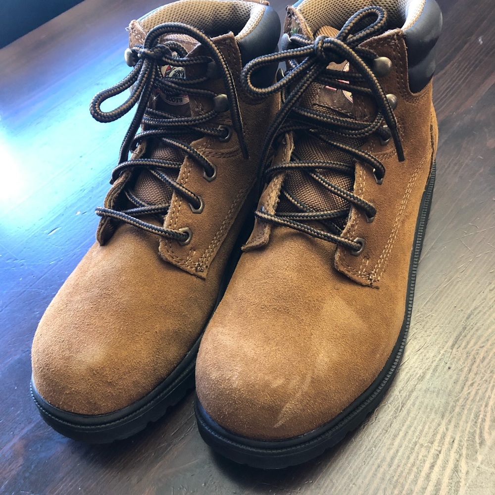 NWOT Work boot real suede
